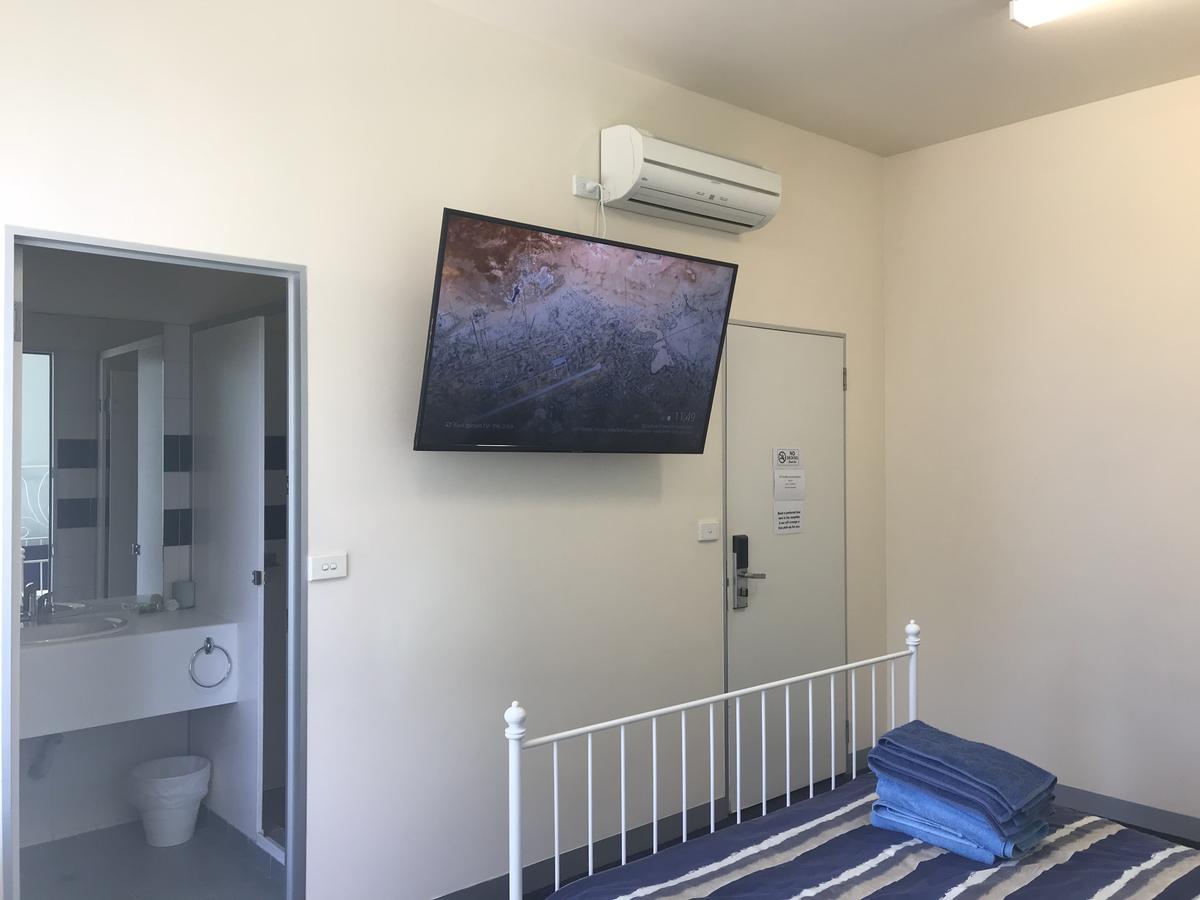 Deluxe Queen Room With Ensuite And Courtyard