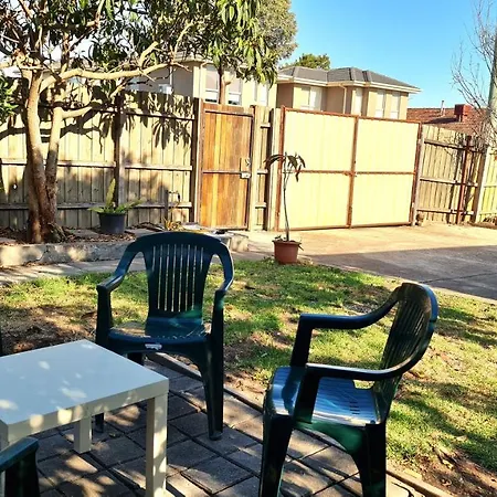 Cosy Room Close To Melb Airport-3